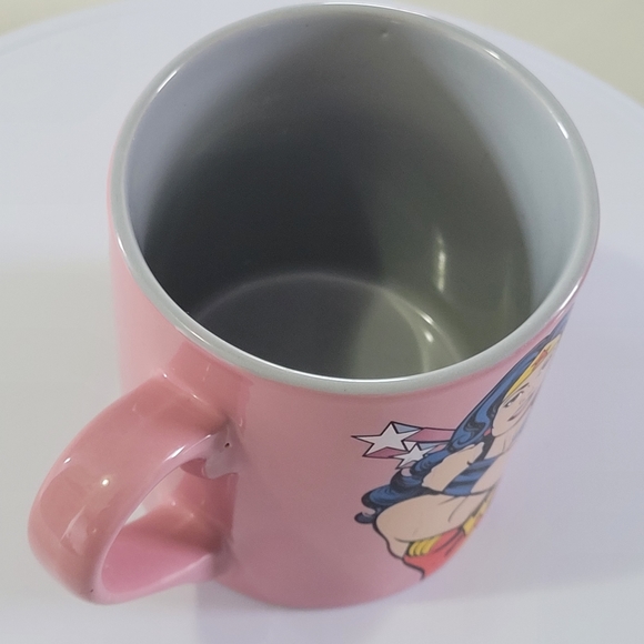 Wonder Woman DC Comics Classic Comic Book Graphic Pose Pink 14oz Mug - Picture 7 of 13